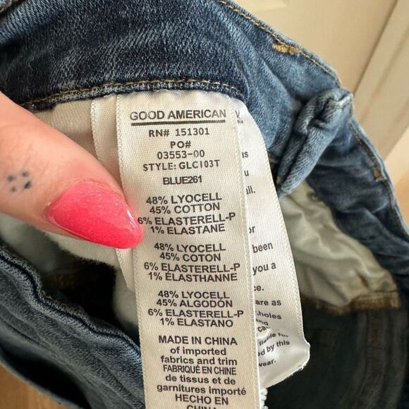Good American Good Legs Crop Jeans - Picture 9 of 10